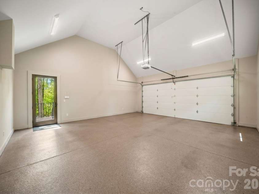 154 Wandering Oaks Way, Asheville, NC 28805.  MLS# CAR4374670, YatesRealty ID 23546. 