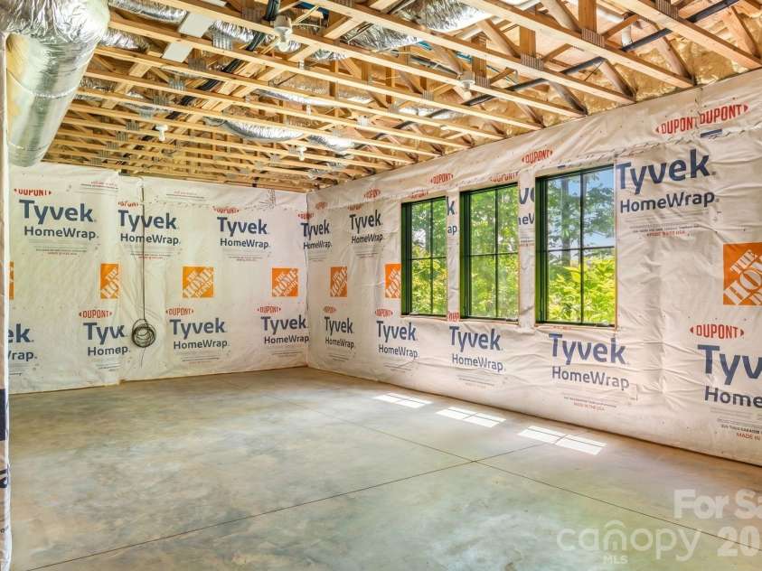 154 Wandering Oaks Way, Asheville, NC 28805.  MLS# CAR4374670, YatesRealty ID 23546. 