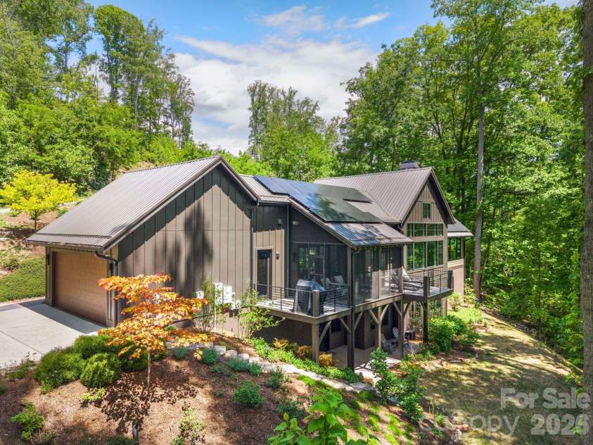 154 Wandering Oaks Way, Asheville, NC 28805.  MLS# CAR4374670, YatesRealty ID 23546. 