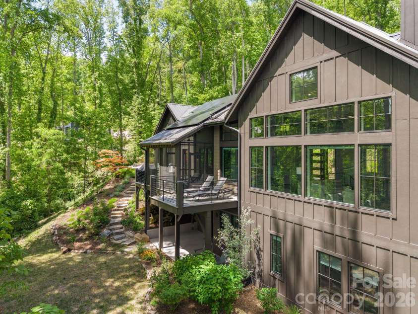 154 Wandering Oaks Way, Asheville, NC 28805.  MLS# CAR4374670, YatesRealty ID 23546. 