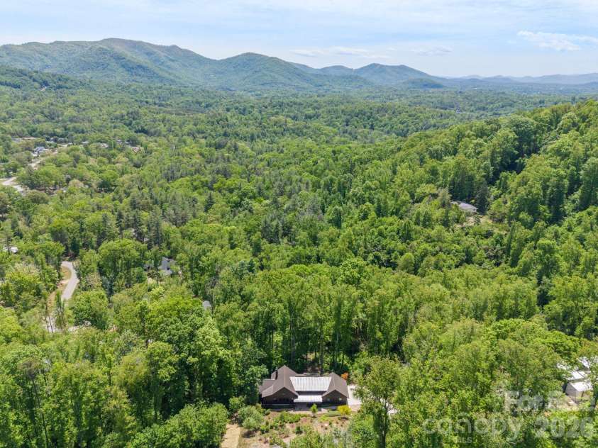 154 Wandering Oaks Way, Asheville, NC 28805.  MLS# CAR4374670, YatesRealty ID 23546. 