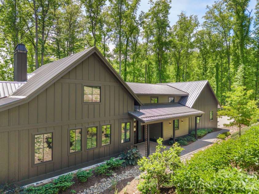 154 Wandering Oaks Way, Asheville, NC 28805.  MLS# CAR4374670, YatesRealty ID 23546. 