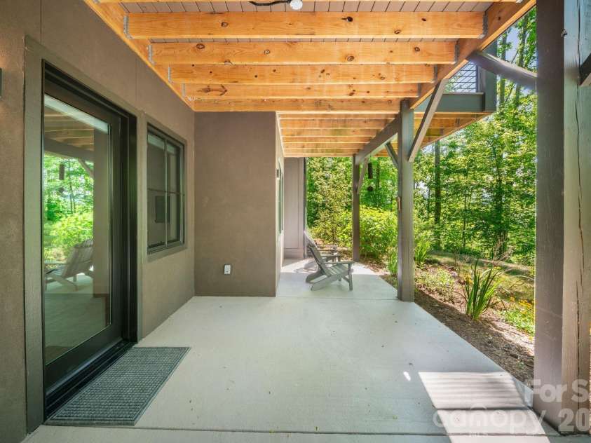 154 Wandering Oaks Way, Asheville, NC 28805.  MLS# CAR4374670, YatesRealty ID 23546. 