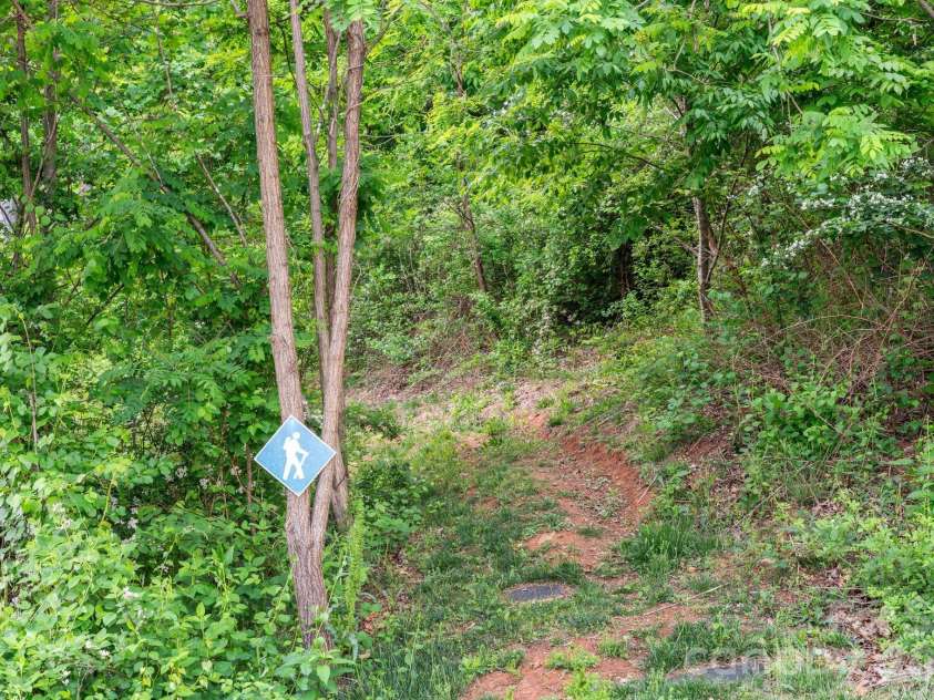 154 Wandering Oaks Way, Asheville, NC 28805.  MLS# CAR4374670, YatesRealty ID 23546. 