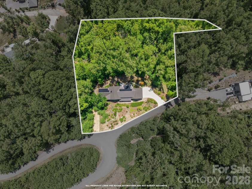154 Wandering Oaks Way, Asheville, NC 28805.  MLS# CAR4374670, YatesRealty ID 23546. 