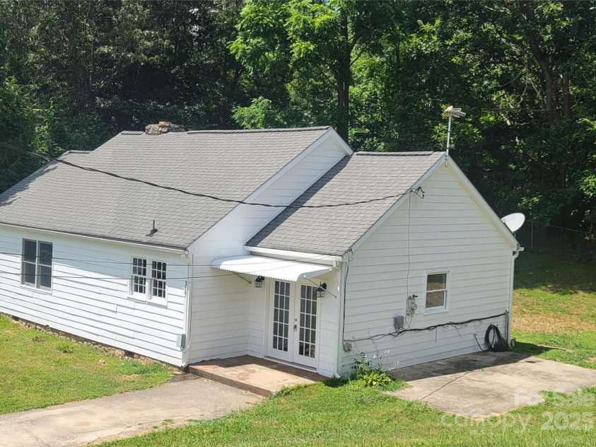 317 Poplar Street, Canton, NC 28716.  MLS# CAR4276377, YatesRealty ID 23546. 
