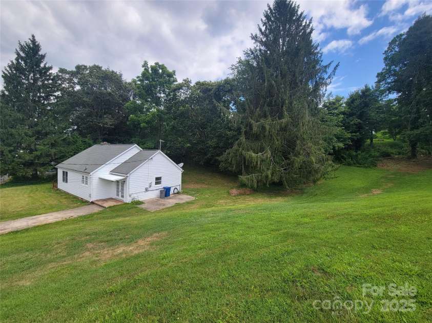 317 Poplar Street, Canton, NC 28716.  MLS# CAR4276377, YatesRealty ID 23546. 