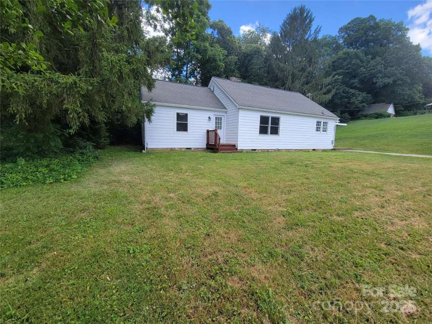 317 Poplar Street, Canton, NC 28716.  MLS# CAR4276377, YatesRealty ID 23546. 
