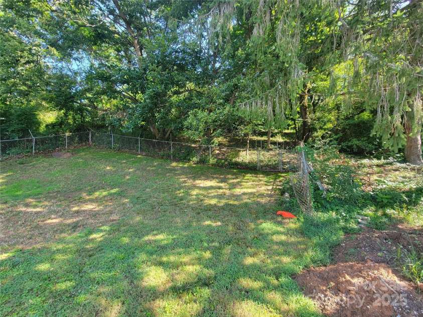317 Poplar Street, Canton, NC 28716.  MLS# CAR4276377, YatesRealty ID 23546. 
