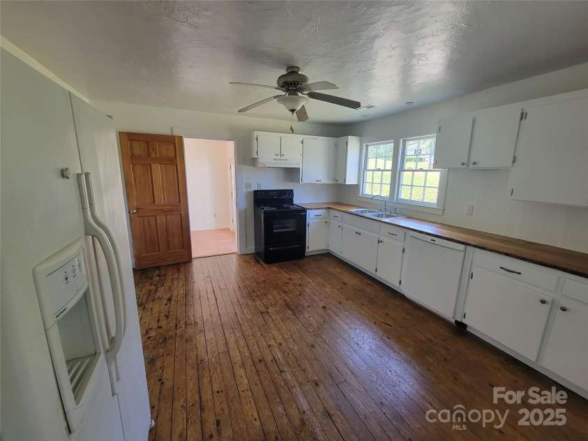317 Poplar Street, Canton, NC 28716.  MLS# CAR4276377, YatesRealty ID 23546. 