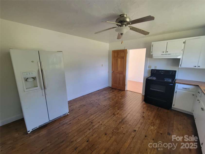 317 Poplar Street, Canton, NC 28716.  MLS# CAR4276377, YatesRealty ID 23546. 