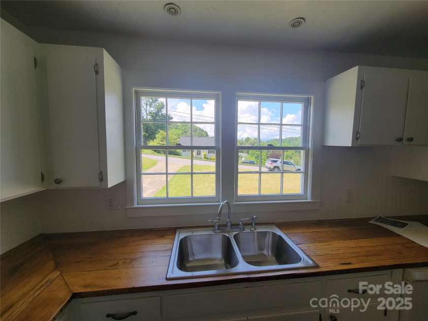 317 Poplar Street, Canton, NC 28716.  MLS# CAR4276377, YatesRealty ID 23546. 