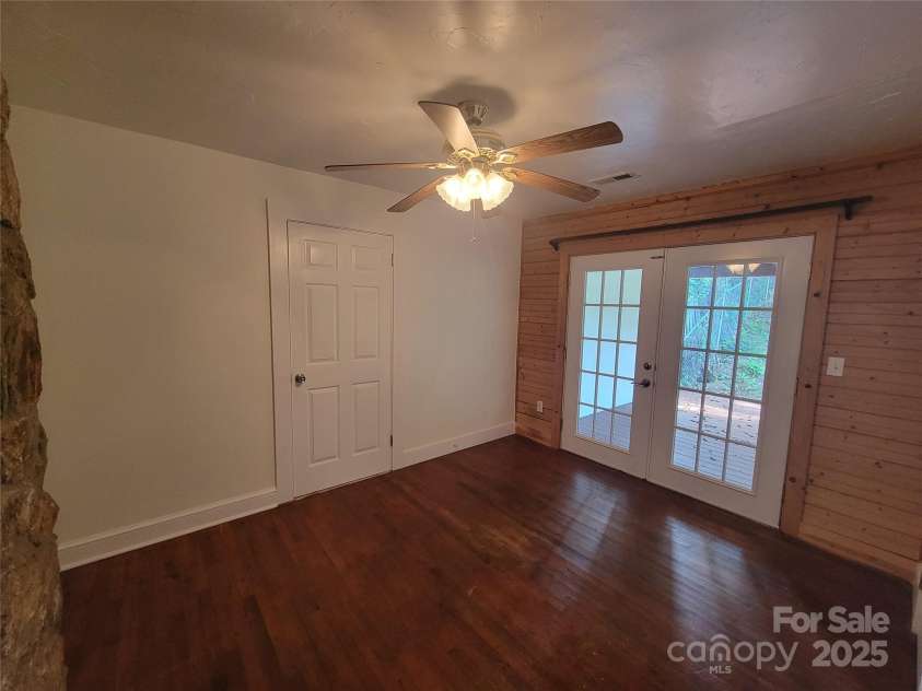 317 Poplar Street, Canton, NC 28716.  MLS# CAR4276377, YatesRealty ID 23546. 