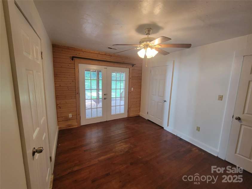 317 Poplar Street, Canton, NC 28716.  MLS# CAR4276377, YatesRealty ID 23546. 