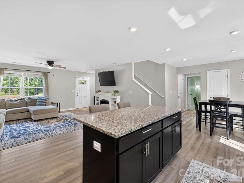 1937 Pin Hook Road, Charlotte, NC 28215.  MLS# CAR4379348, YatesRealty ID 23547. 