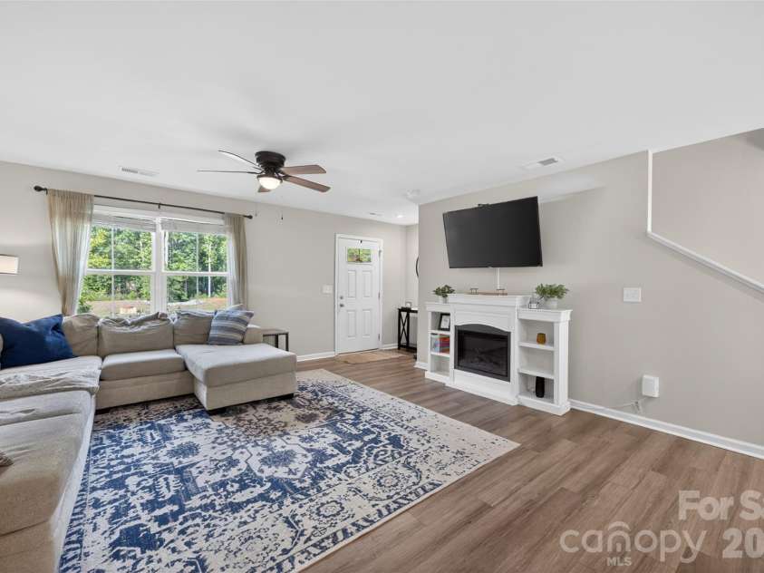 1937 Pin Hook Road, Charlotte, NC 28215.  MLS# CAR4379348, YatesRealty ID 23547. 