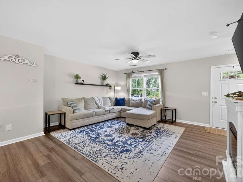 1937 Pin Hook Road, Charlotte, NC 28215.  MLS# CAR4379348, YatesRealty ID 23547. 