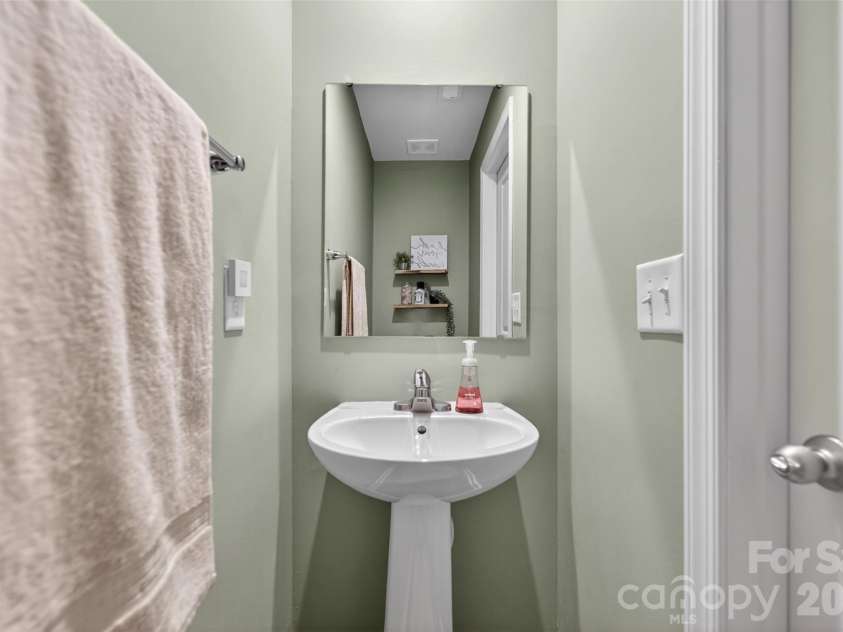 1937 Pin Hook Road, Charlotte, NC 28215.  MLS# CAR4379348, YatesRealty ID 23547. 