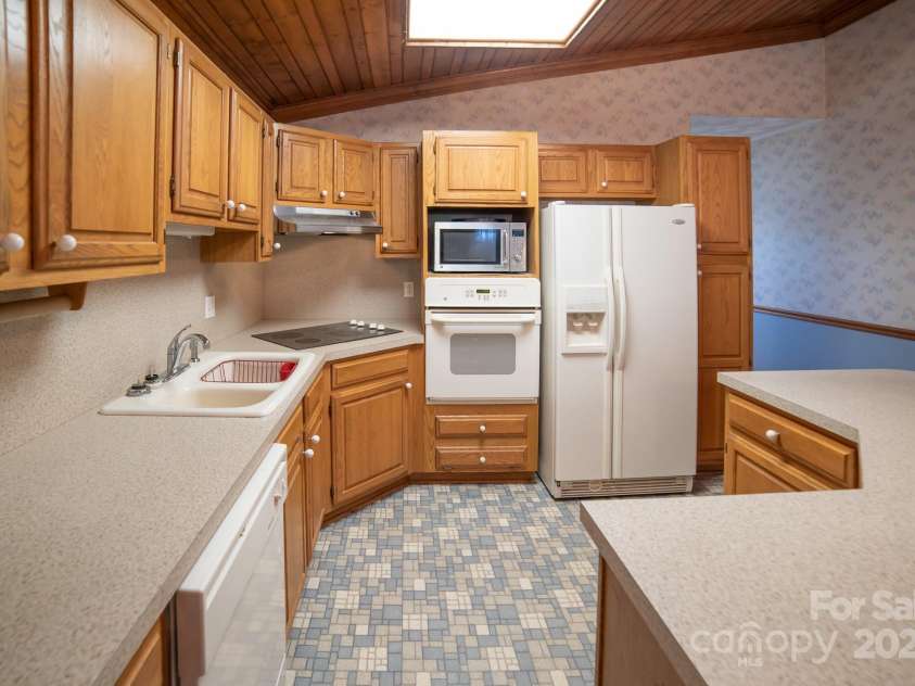 3837 Berry Road, Hildebran, NC 28637.  MLS# CAR4276806, YatesRealty ID 23548. 