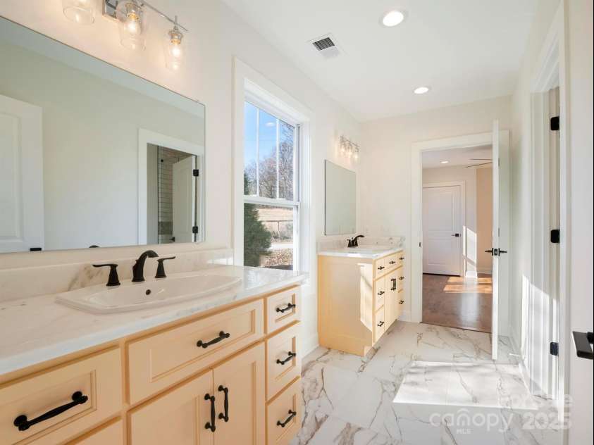 100 Gilbert Road, Columbus, NC 28722.  MLS# CAR4305594, YatesRealty ID 2355. 