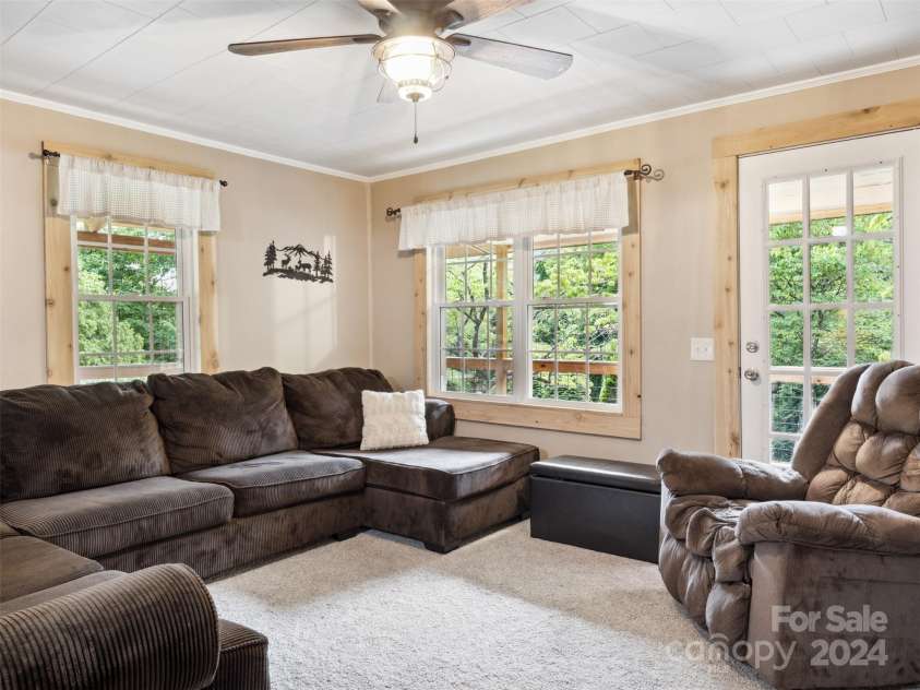 19314 Highway 221 Highway, Marion, NC 28752.  MLS# CAR4162448, YatesRealty ID 2355. Greatroom