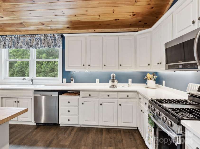 19314 Highway 221 Highway, Marion, NC 28752.  MLS# CAR4162448, YatesRealty ID 2355. Kitchen