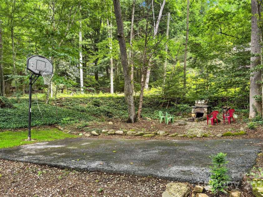 177 Mississippi Road, Montreat, NC 28757.  MLS# CAR4275724, YatesRealty ID 23550. 