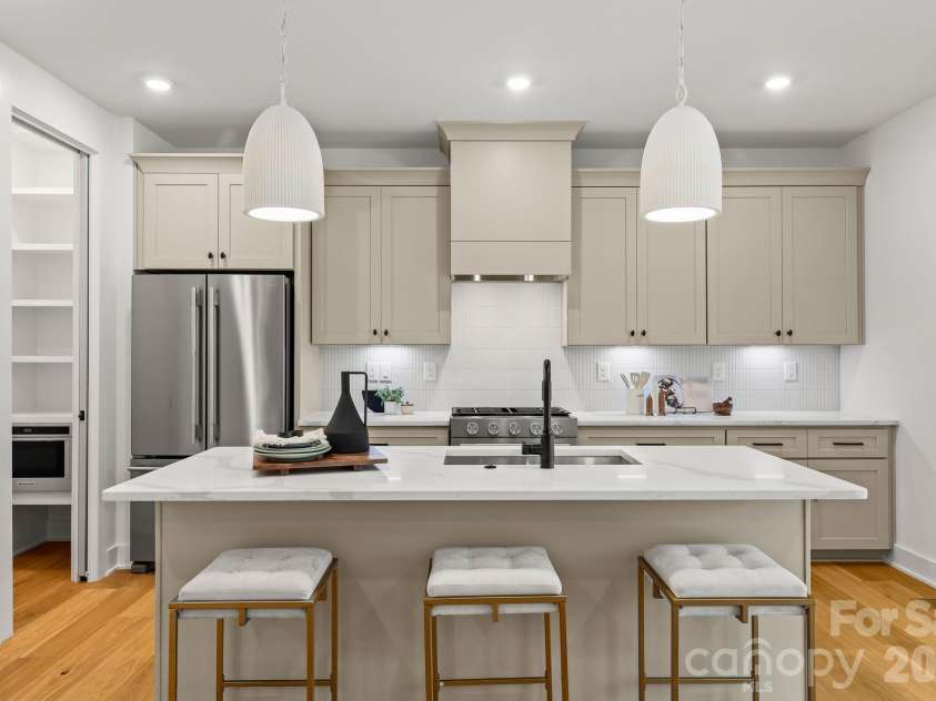 2814 Phillips Avenue, Charlotte, NC 28208.  MLS# CAR4319308, YatesRealty ID 23550. 