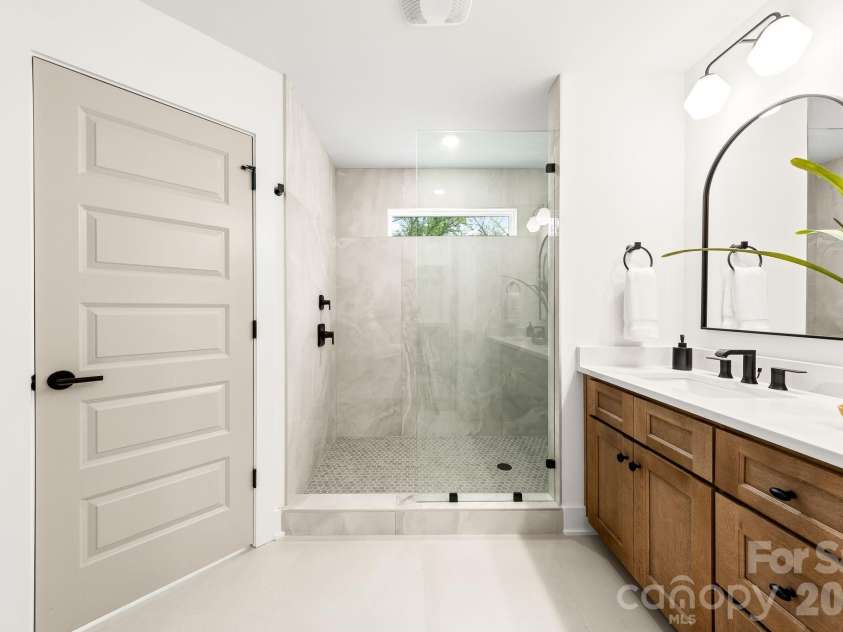 2814 Phillips Avenue, Charlotte, NC 28208.  MLS# CAR4319308, YatesRealty ID 23550. 