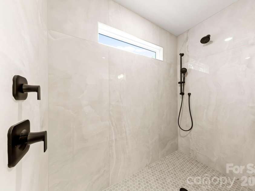 2814 Phillips Avenue, Charlotte, NC 28208.  MLS# CAR4319308, YatesRealty ID 23550. 