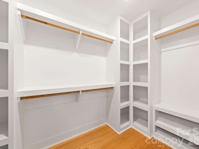 2814 Phillips Avenue, Charlotte, NC 28208.  MLS# CAR4319308, YatesRealty ID 23550. 