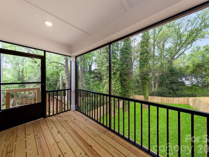 2814 Phillips Avenue, Charlotte, NC 28208.  MLS# CAR4319308, YatesRealty ID 23550. 