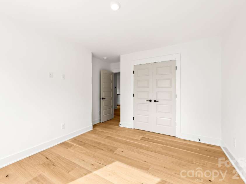 2814 Phillips Avenue, Charlotte, NC 28208.  MLS# CAR4319308, YatesRealty ID 23550. 