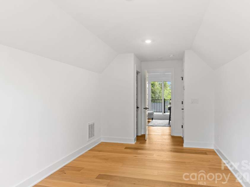 2814 Phillips Avenue, Charlotte, NC 28208.  MLS# CAR4319308, YatesRealty ID 23550. 