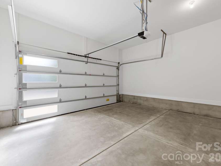 2814 Phillips Avenue, Charlotte, NC 28208.  MLS# CAR4319308, YatesRealty ID 23550. 
