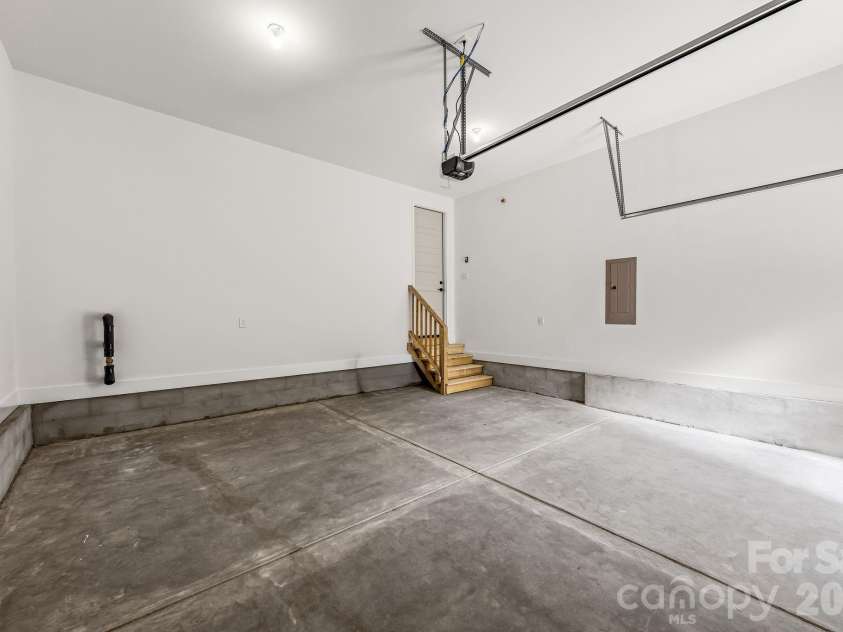 2814 Phillips Avenue, Charlotte, NC 28208.  MLS# CAR4319308, YatesRealty ID 23550. 