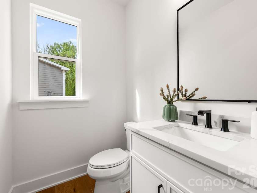 2814 Phillips Avenue, Charlotte, NC 28208.  MLS# CAR4319308, YatesRealty ID 23550. 