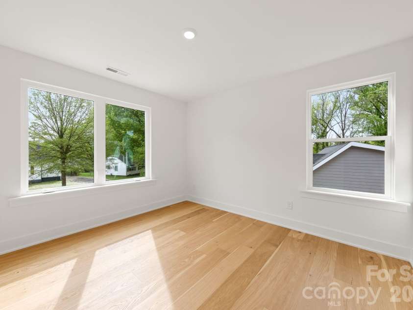 2814 Phillips Avenue, Charlotte, NC 28208.  MLS# CAR4319308, YatesRealty ID 23550. 