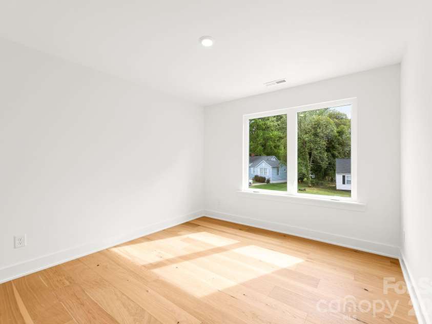 2814 Phillips Avenue, Charlotte, NC 28208.  MLS# CAR4319308, YatesRealty ID 23550. 