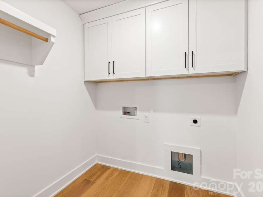 2814 Phillips Avenue, Charlotte, NC 28208.  MLS# CAR4319308, YatesRealty ID 23550. 