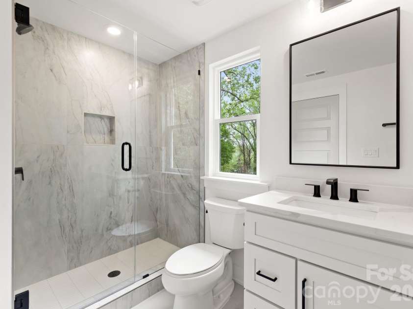 2814 Phillips Avenue, Charlotte, NC 28208.  MLS# CAR4319308, YatesRealty ID 23550. 