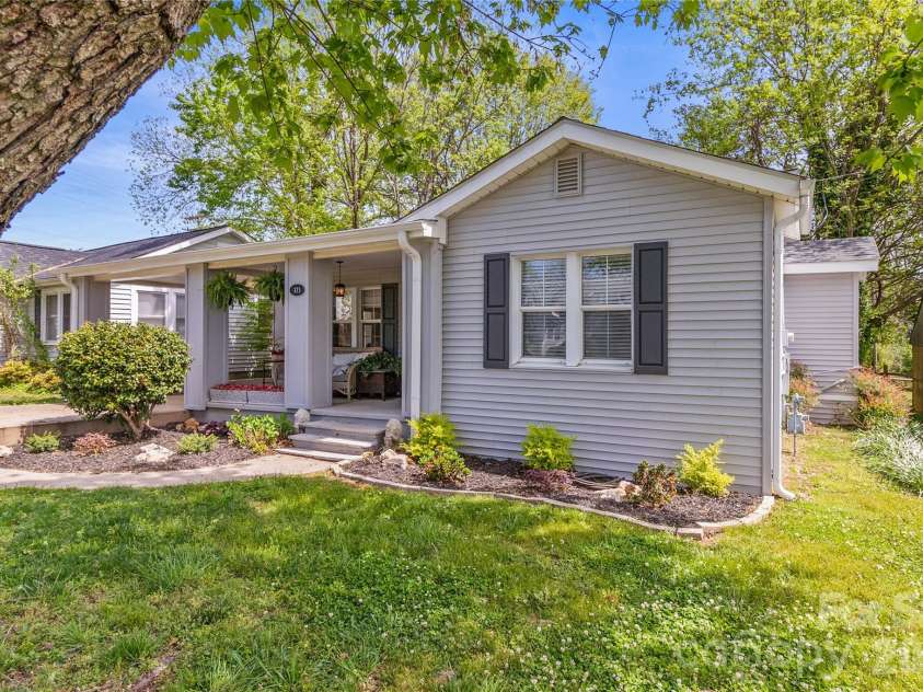 373 Scott Street, Mount Holly, NC 28120.  MLS# CAR4366406, YatesRealty ID 23551. 
