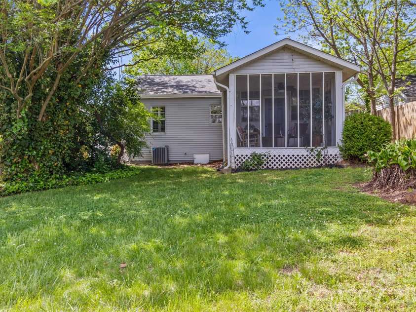 373 Scott Street, Mount Holly, NC 28120.  MLS# CAR4366406, YatesRealty ID 23551. 