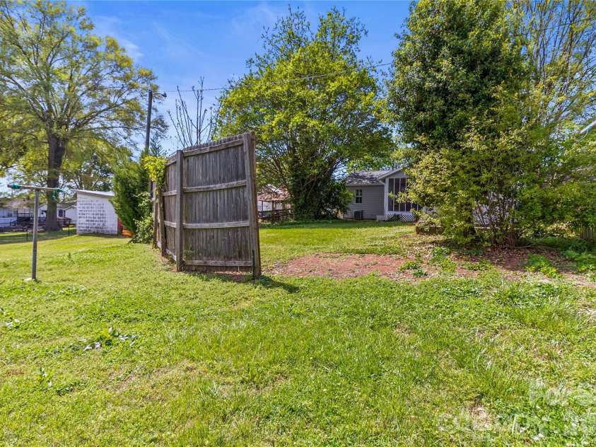 373 Scott Street, Mount Holly, NC 28120.  MLS# CAR4366406, YatesRealty ID 23551. 