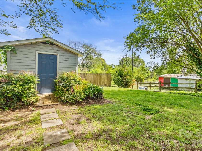 373 Scott Street, Mount Holly, NC 28120.  MLS# CAR4366406, YatesRealty ID 23551. 