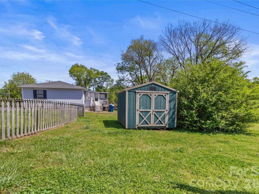 373 Scott Street, Mount Holly, NC 28120.  MLS# CAR4366406, YatesRealty ID 23551. 