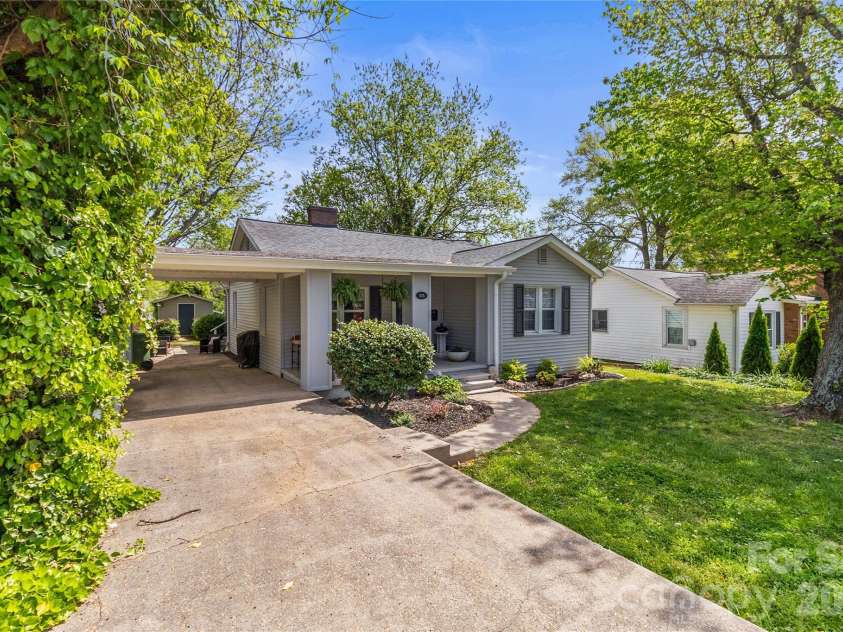 373 Scott Street, Mount Holly, NC 28120.  MLS# CAR4366406, YatesRealty ID 23551. 