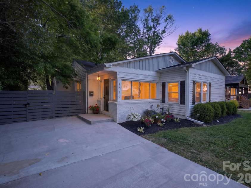 1816 Anderson Street, Charlotte, NC 28205.  MLS# CAR4402683, YatesRealty ID 23552. 