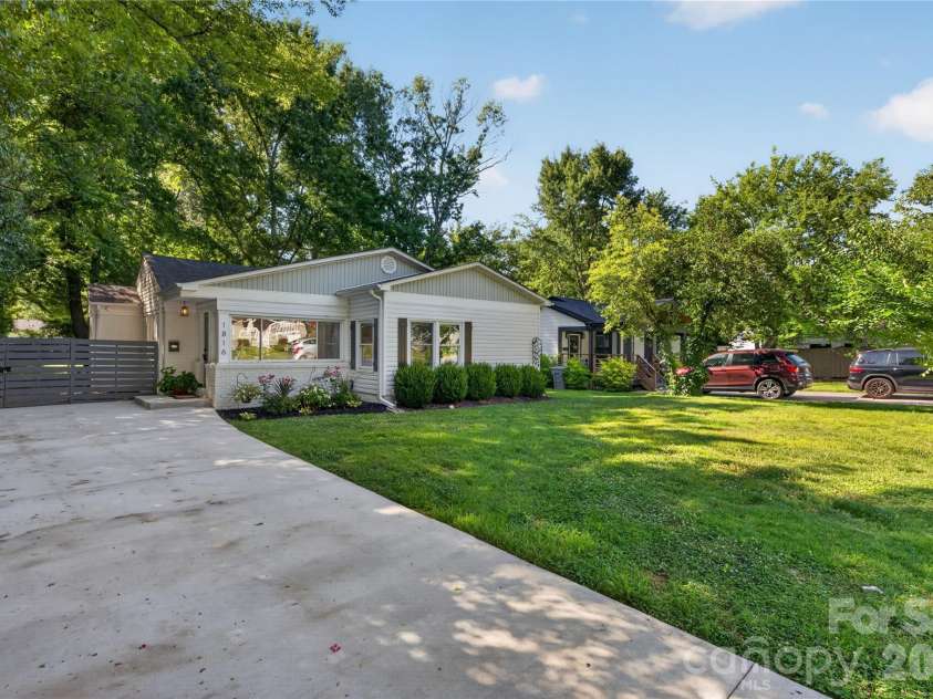 1816 Anderson Street, Charlotte, NC 28205.  MLS# CAR4402683, YatesRealty ID 23552. 