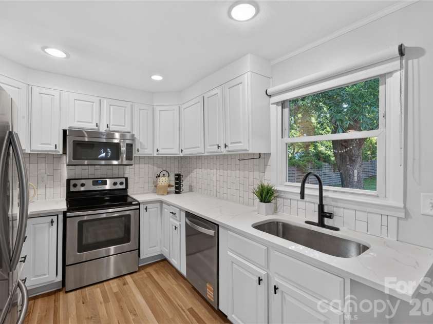 1816 Anderson Street, Charlotte, NC 28205.  MLS# CAR4402683, YatesRealty ID 23552. 